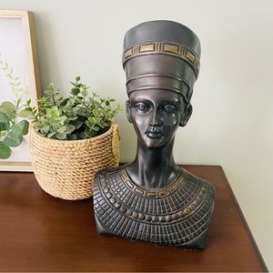 SOLD Egyptian Queen Statue